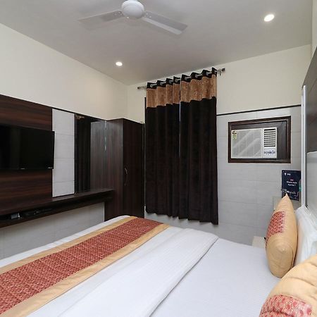 Oyo 11594 Hotel Tvs 新德里 外观 照片