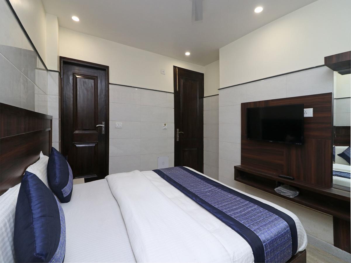 Oyo 11594 Hotel Tvs 新德里 外观 照片